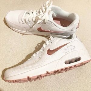 New Nike woman  air max 90 size US 7 white / light pink